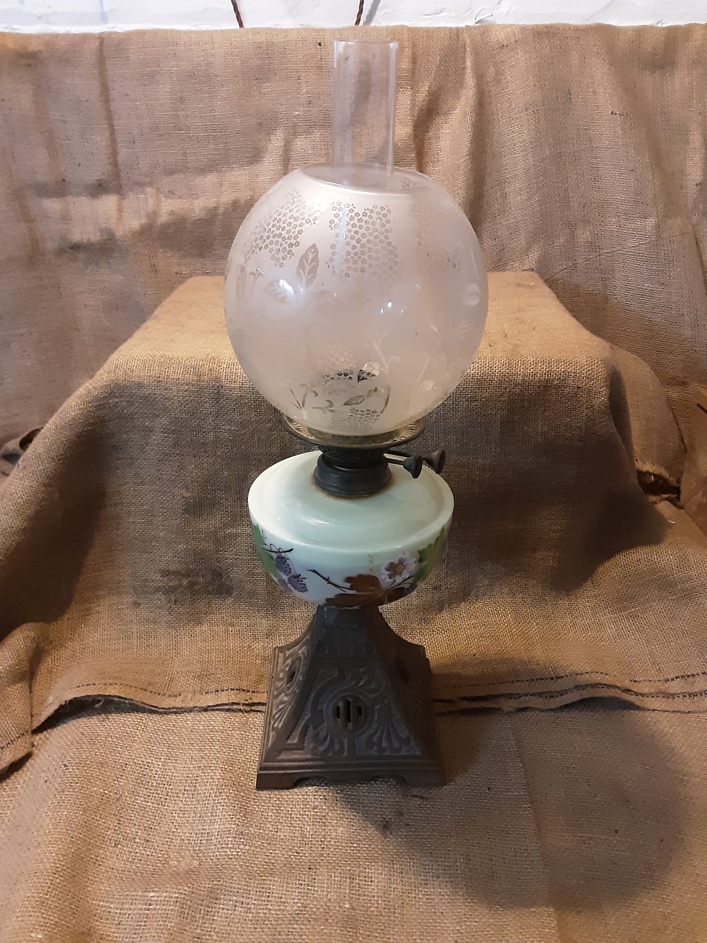 Late Victorian / Edwardian Oil Lamp