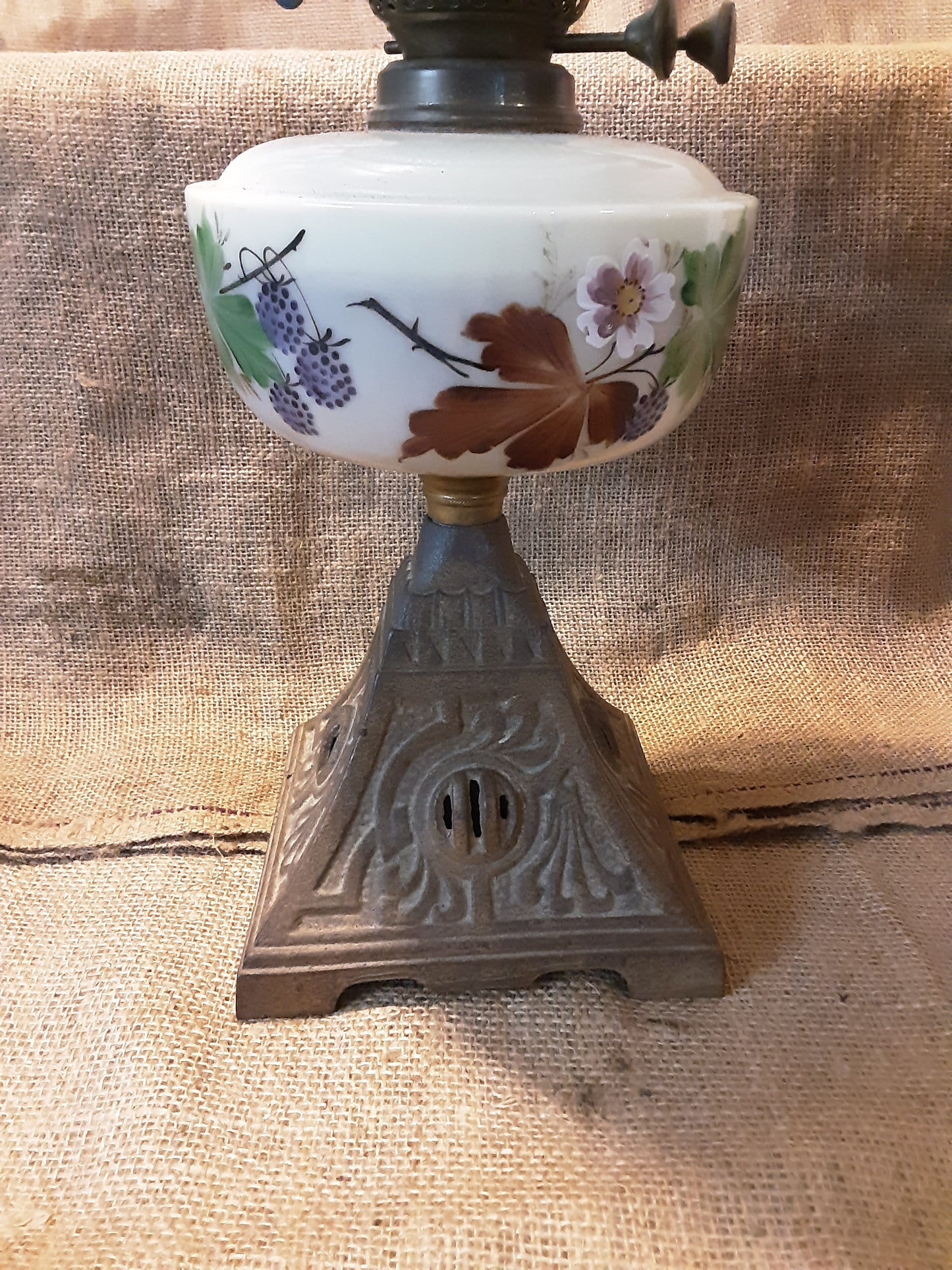 Late Victorian / Edwardian Oil Lamp