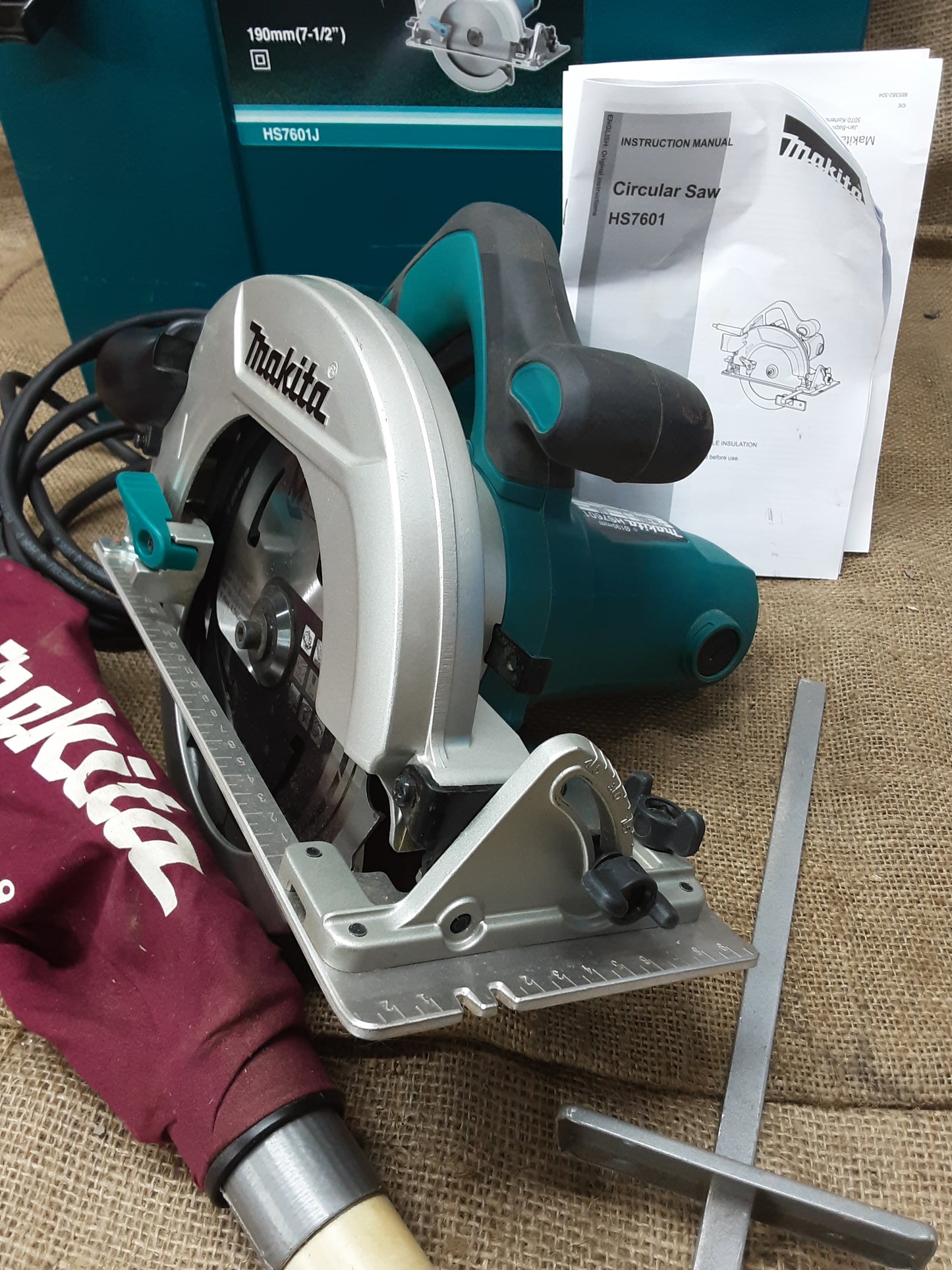 Makita HS 7601J Circular Saw 7 1/2"